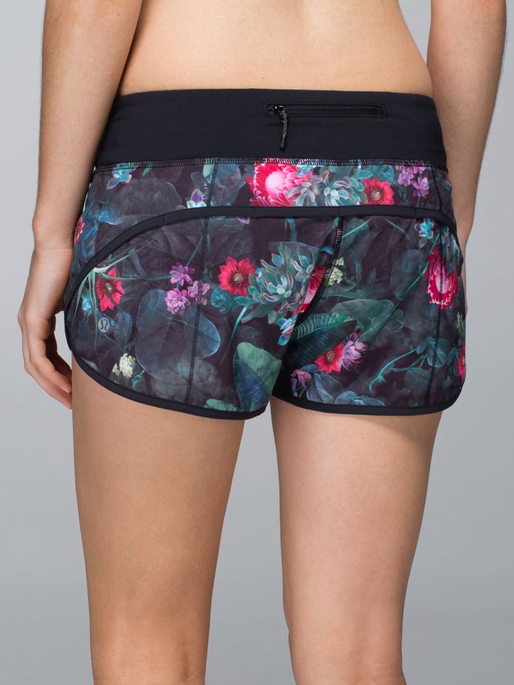 Lululemon Run Speed Short Curious Jungle Black Multi Size 4 floral rare